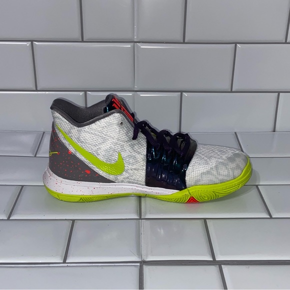 NIKE KYRIE V 5 Kobe MAMBA MENTALITY BASKETBALL SHOES GS 4Y & 5Y - Picture 6 of 10